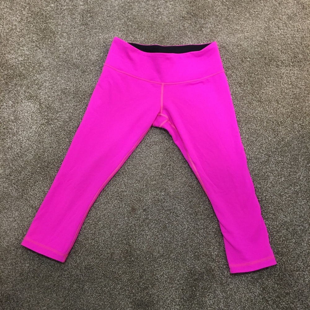 HOT PINK LULULEMON LEGGINGS
